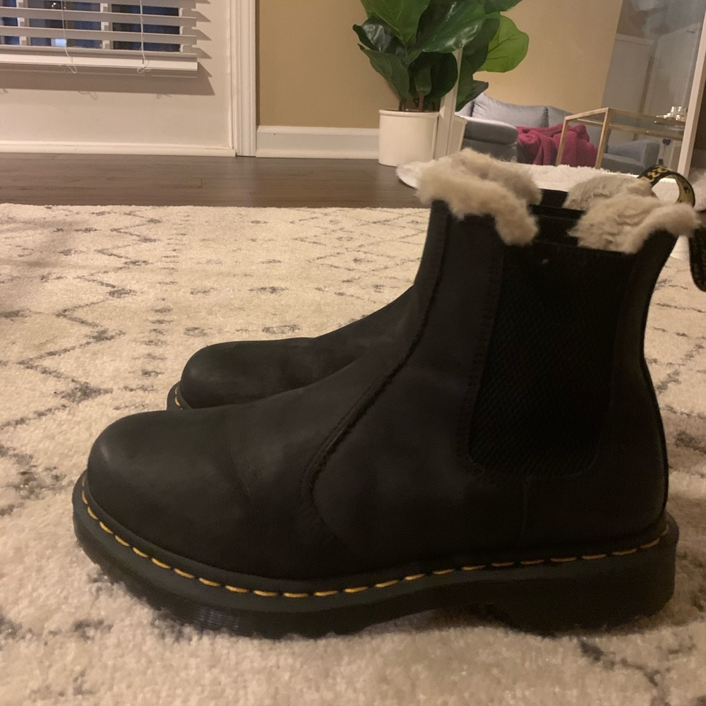 Dr. Martens Fur-Lined 2976 Leonore Wyoming Black a